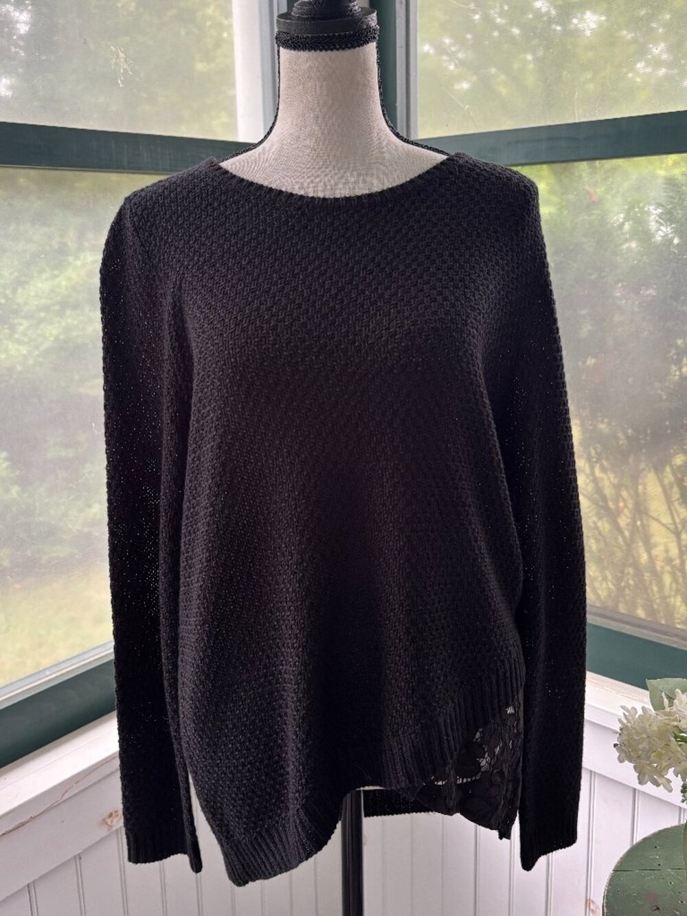 Truly Poppy Black Textured Knit Lace-Hem Sweater Medium Like New